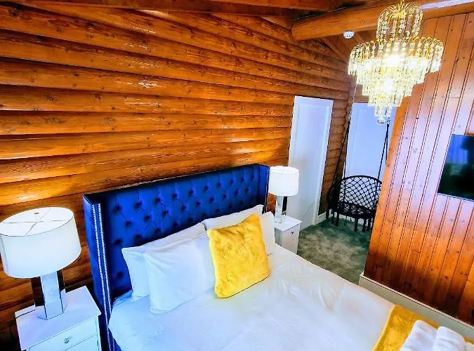 Kaoglen Apollo-Hot Tub-Cairngorms-Pet Friendly