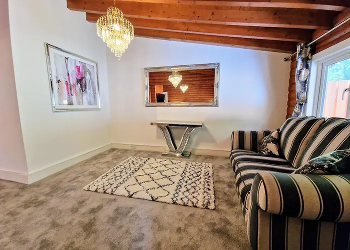 Kaoglen Apollo-Hot Tub-Cairngorms-Pet Friendly