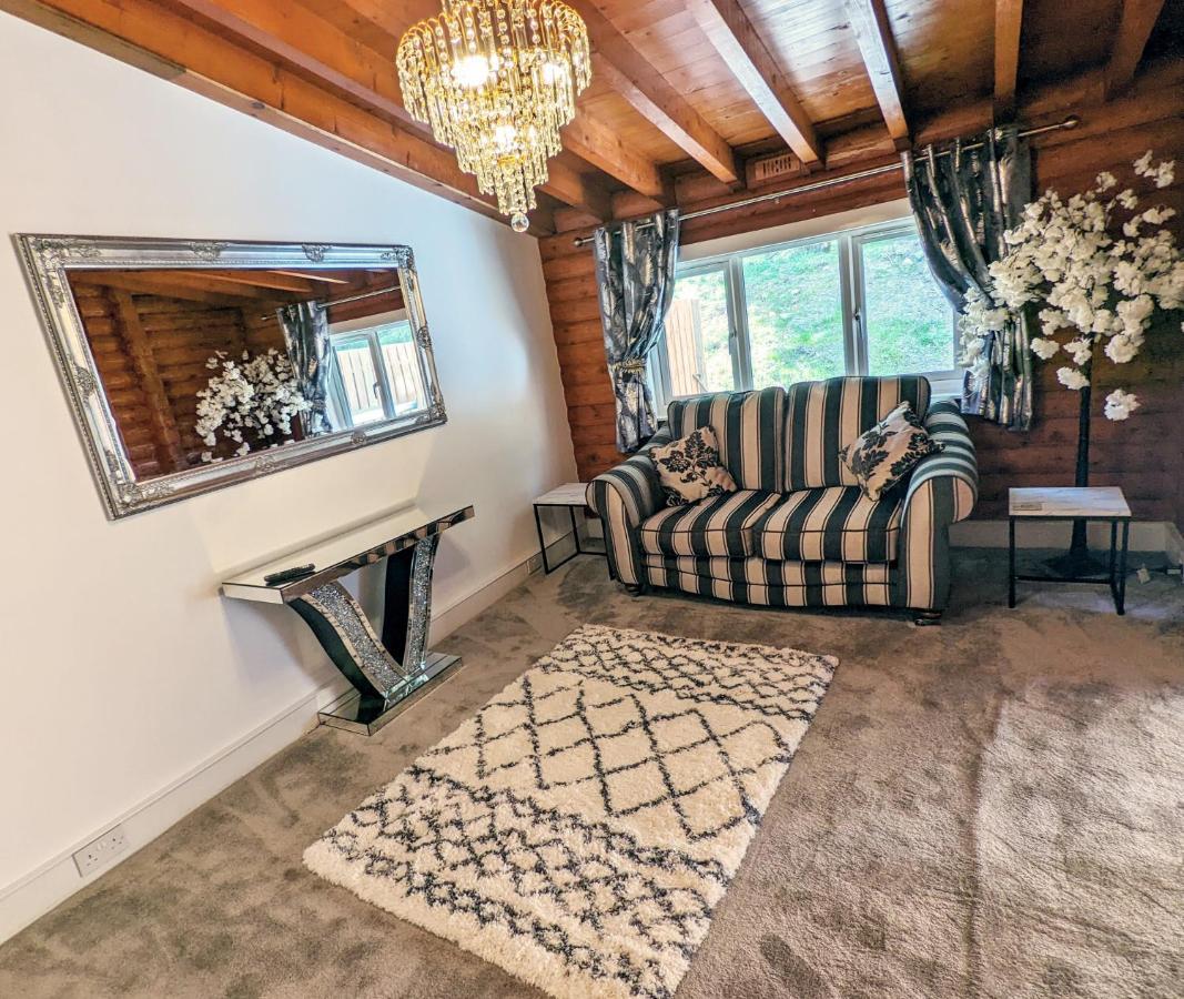 Lodge Kaoglen Apollo-hot Tub-cairngorms-pet Friendly