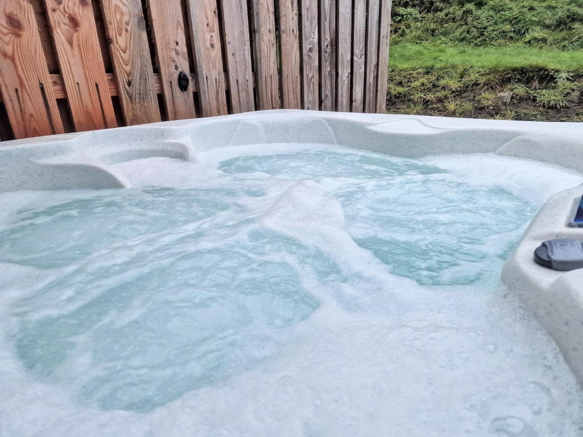 Lodge Kaoglen Apollo-hot Tub-cairngorms-pet Friendly